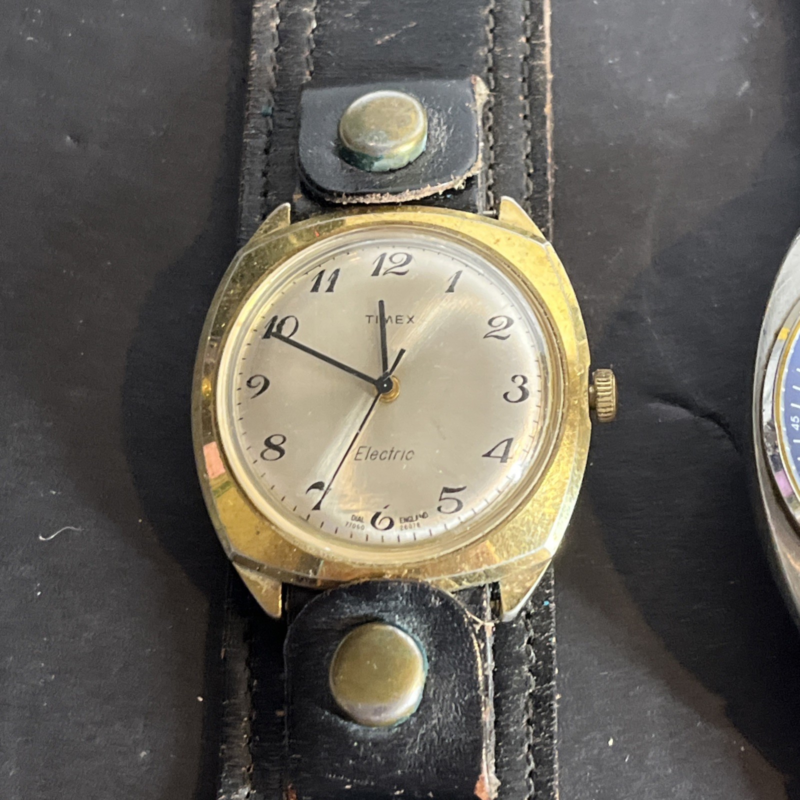 Quartz Watches Assorted Lot Lorus Mickey Moon Timex Fossil Peugeot Avalon