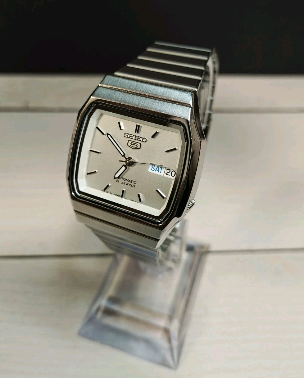 Seiko 5 SNXK95 Automatic – TV Case – Japan Domestic Model – Brushed Silver Dial