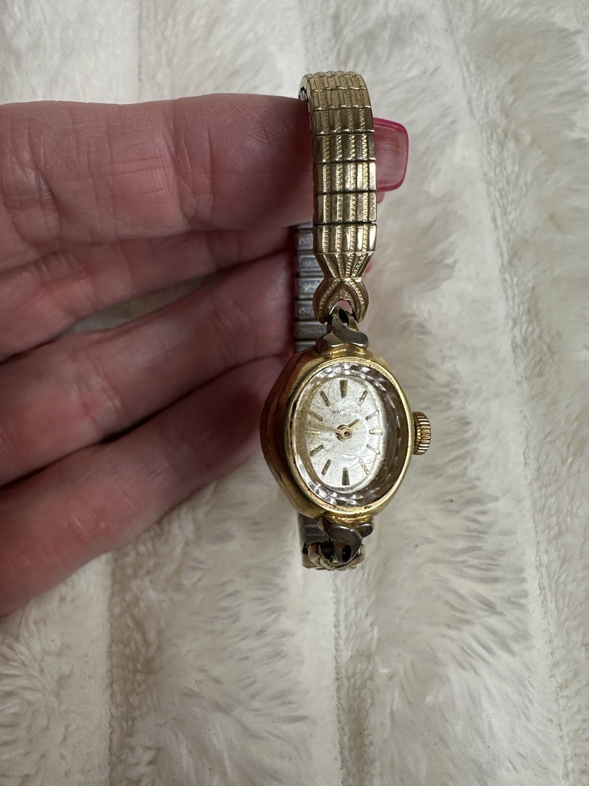 Waltham Women’s Gold Oval Swiss Analog Wristwatch Bracelet Baton Indexes