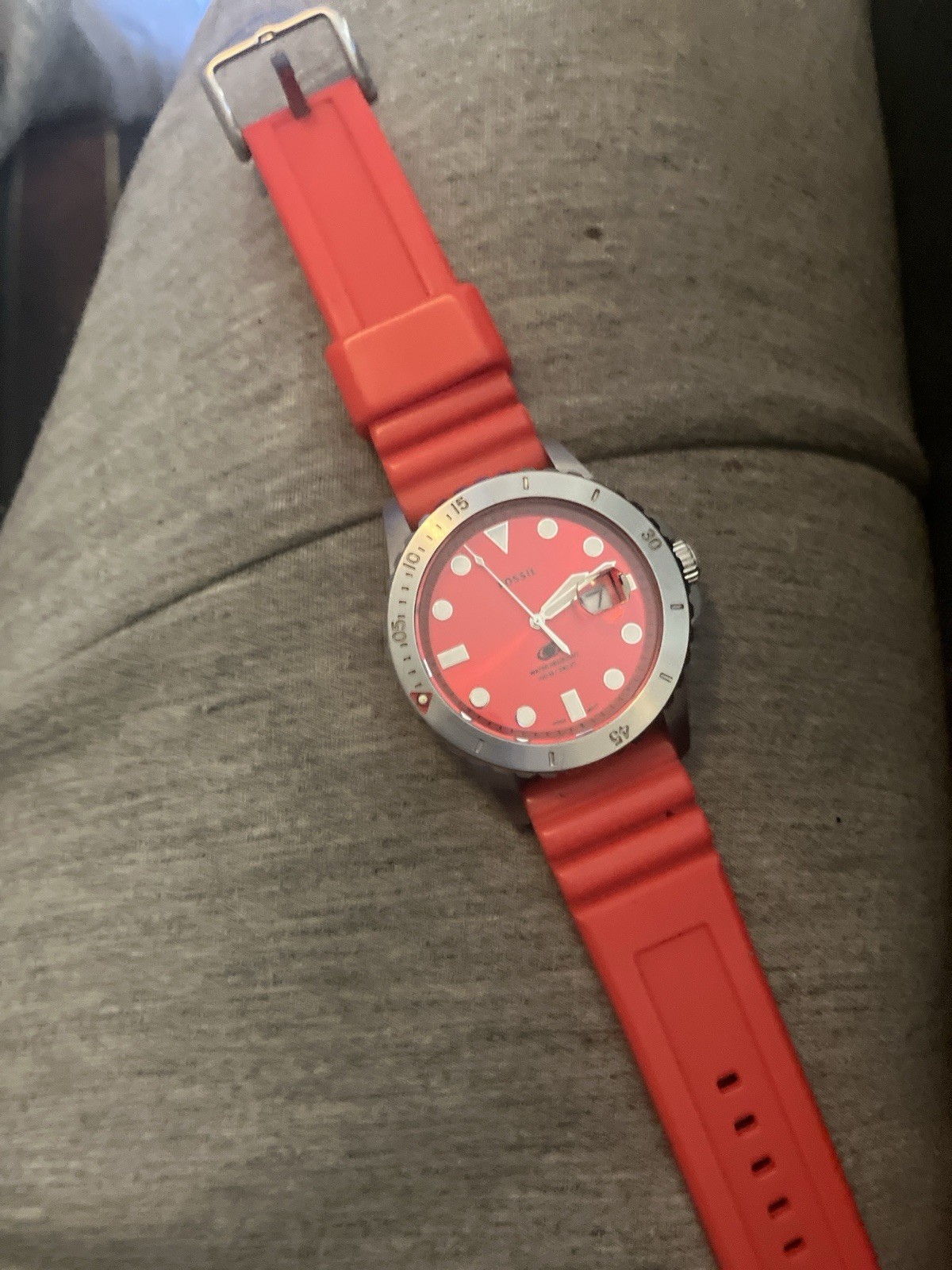 Fossil Quartz Watch Red Dial Red Silicone Strap Date 50m 40-43.9mm
