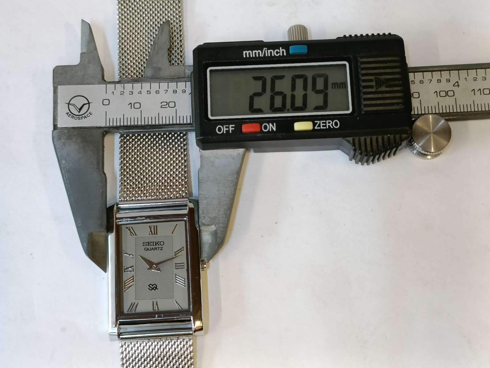 VINTAGE SEIKO SLIM QUARTZ GRAY DIAL JAPAN MEN’S WORKING DRESS WATCH