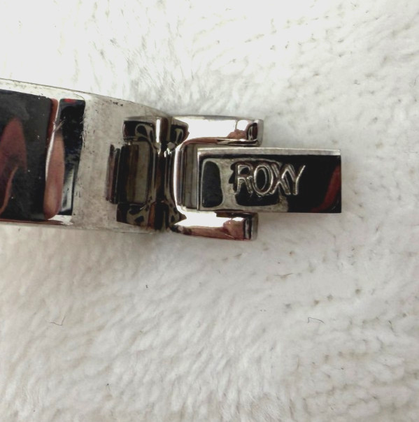 Women Wristwatch Roxy Quiksilver #RX1900 Silver Tone 5.5″ Bracelet Quartz 17mm