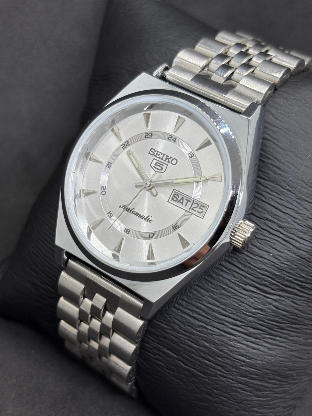 Vintage Seiko 5 Automatic Day/Date Japanese Men’s Wrist Watch