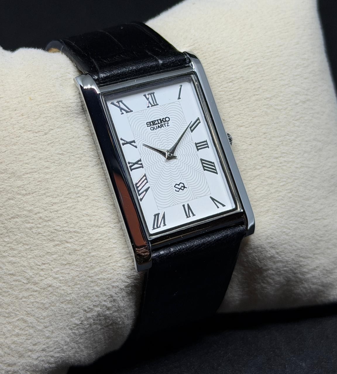 Rare Vintage Seiko Slim Tank Japan Made Men’s Wrist Watch