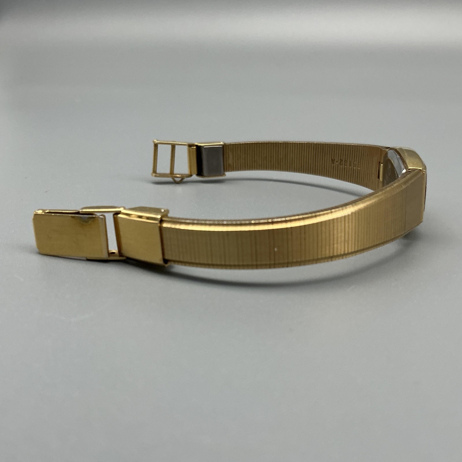 Vintage Seiko Womens Watch 13mm Gold Tone Rectangle 2E20-5139 New Battery 5″