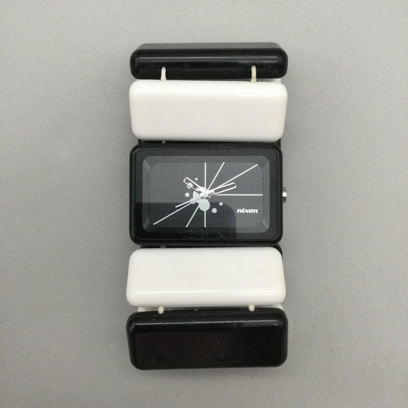 Nixon The Vega Womens Watch 43mm Black Dial Black White Stretch Band New Battery