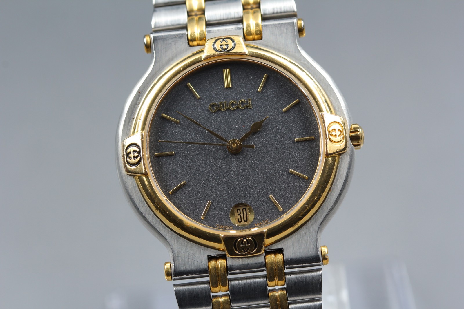 [Near MINT] Vintage Gucci 9000M 32mm Black Dial Date Qz Mens Watch From JAPAN