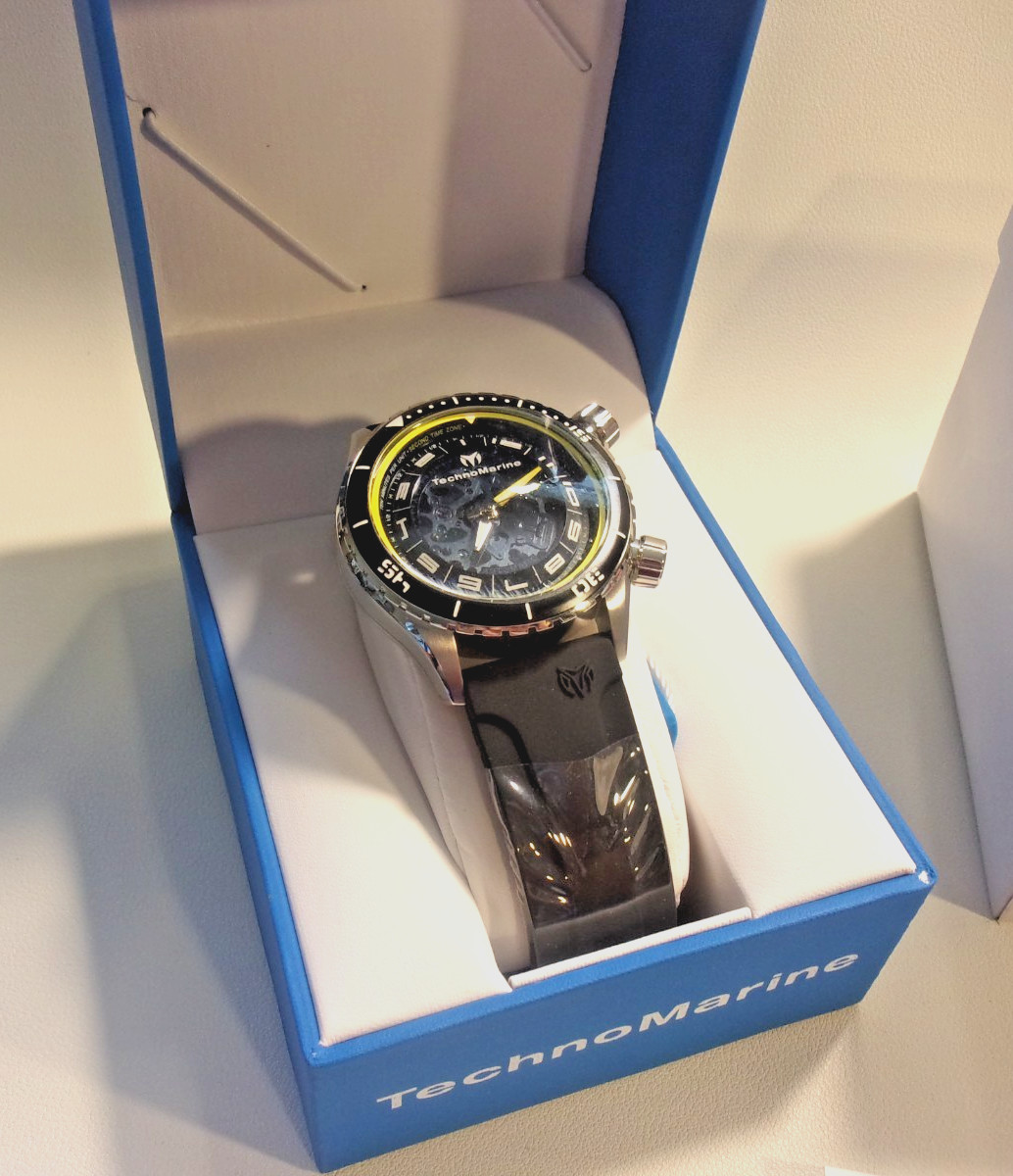 TechnoMarine automatic dual zone. Rotating inner ring. NH70A. 45mm. New in box.