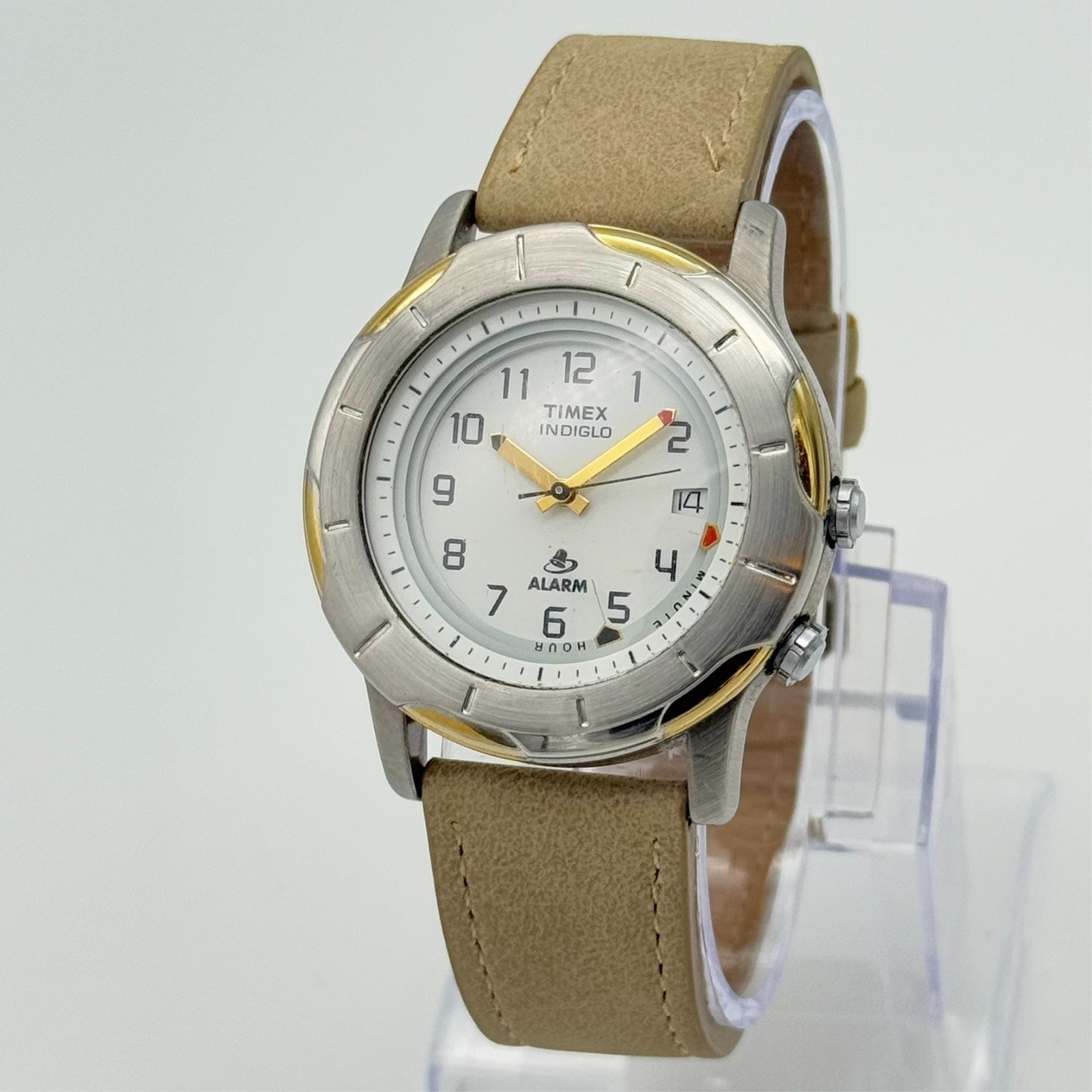 Vintage 2000 Men’s TIMEX Silver Tone Indiglo Analog Alarm 39mm Watch, Sand Strap