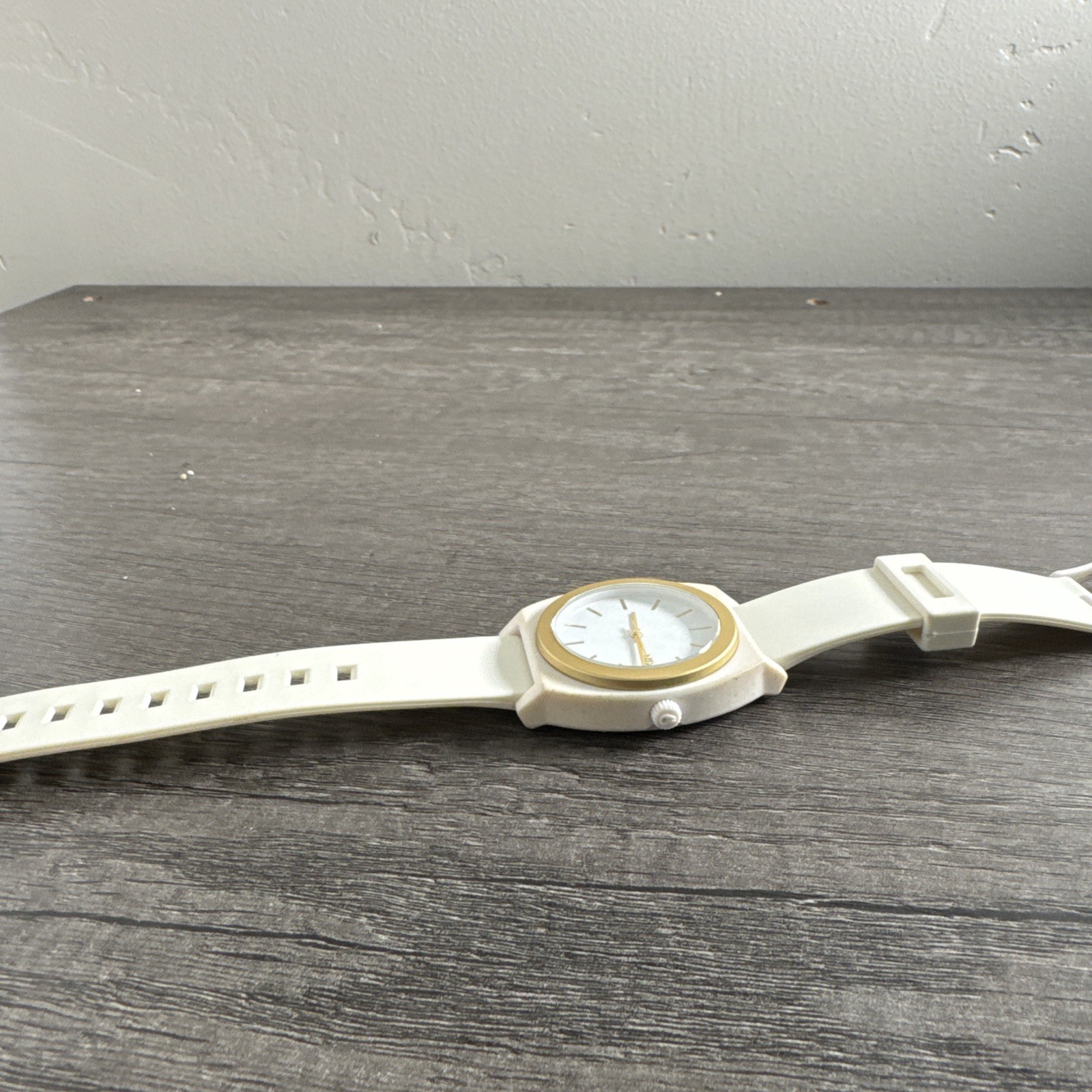 Nixon Watch Minimal The Time Teller P Polycarbonate Japan Quartz White Gold