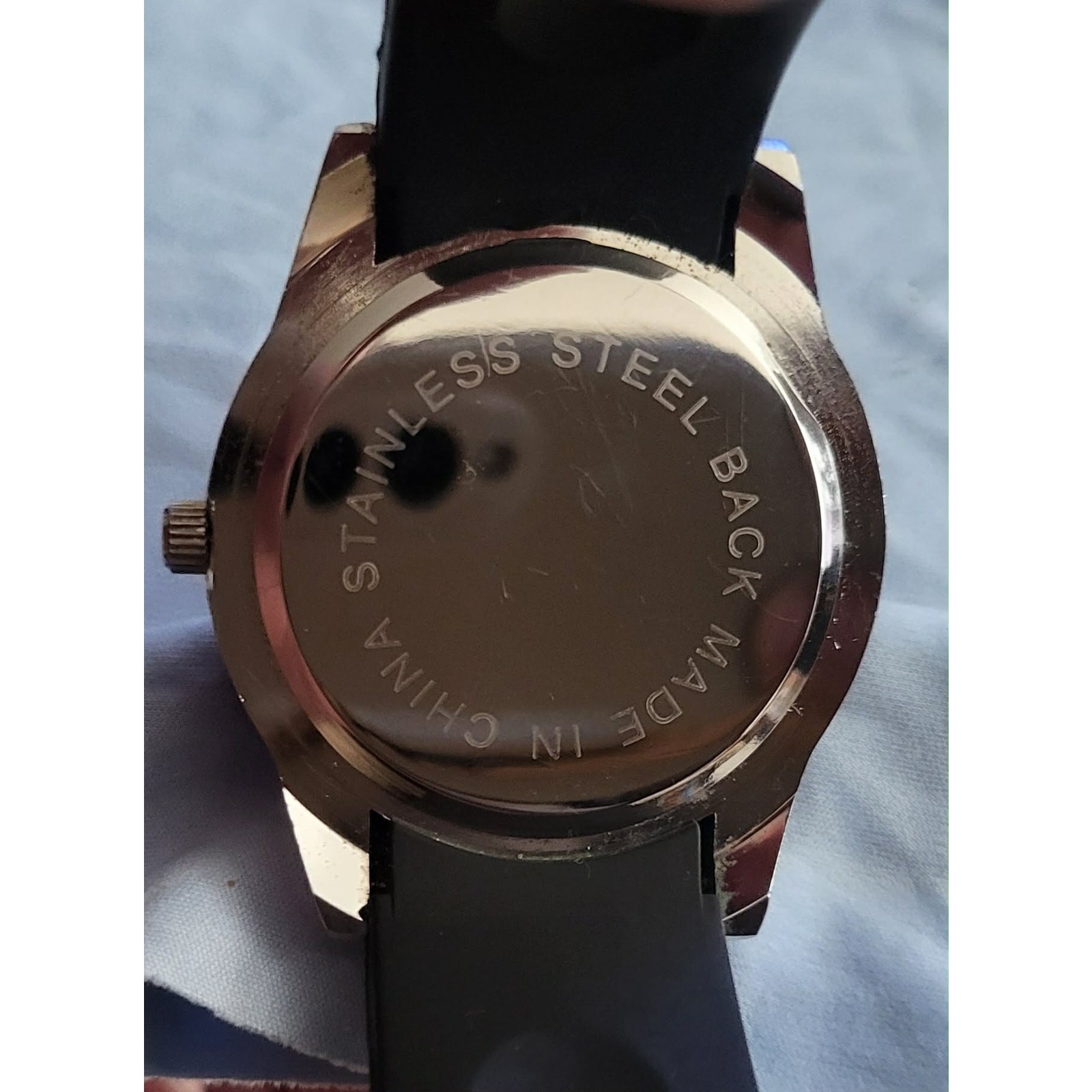 B&R Logo Casual Quartz Men’s Watch with Blue Dial and Silicone Strap