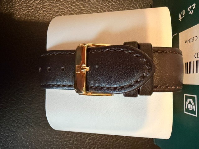 TOMMY HILFIGER ESSENTIAL 1791660 BLACK DIAL BROWN LEATHER STRAP 44MM MENS WATCH