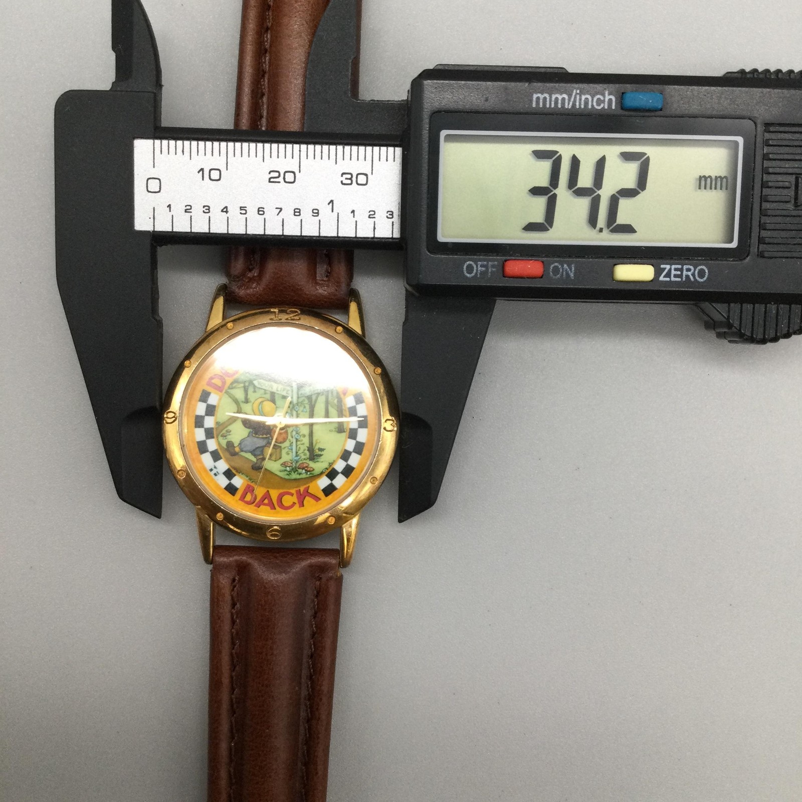 One In A Million Mens Watch 34mm Don’t Look Back Gold Tone Leather New Battery