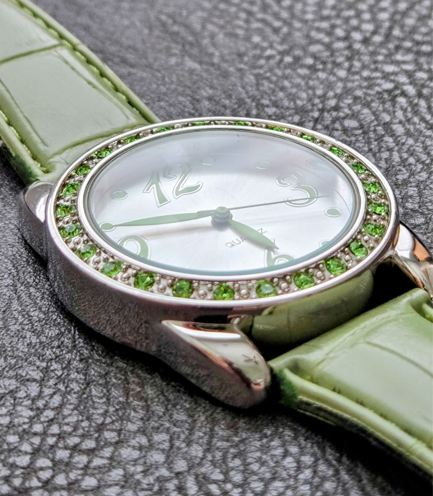 Fashion Watch Lime Green Crystal Silver Tone Quartz Watch