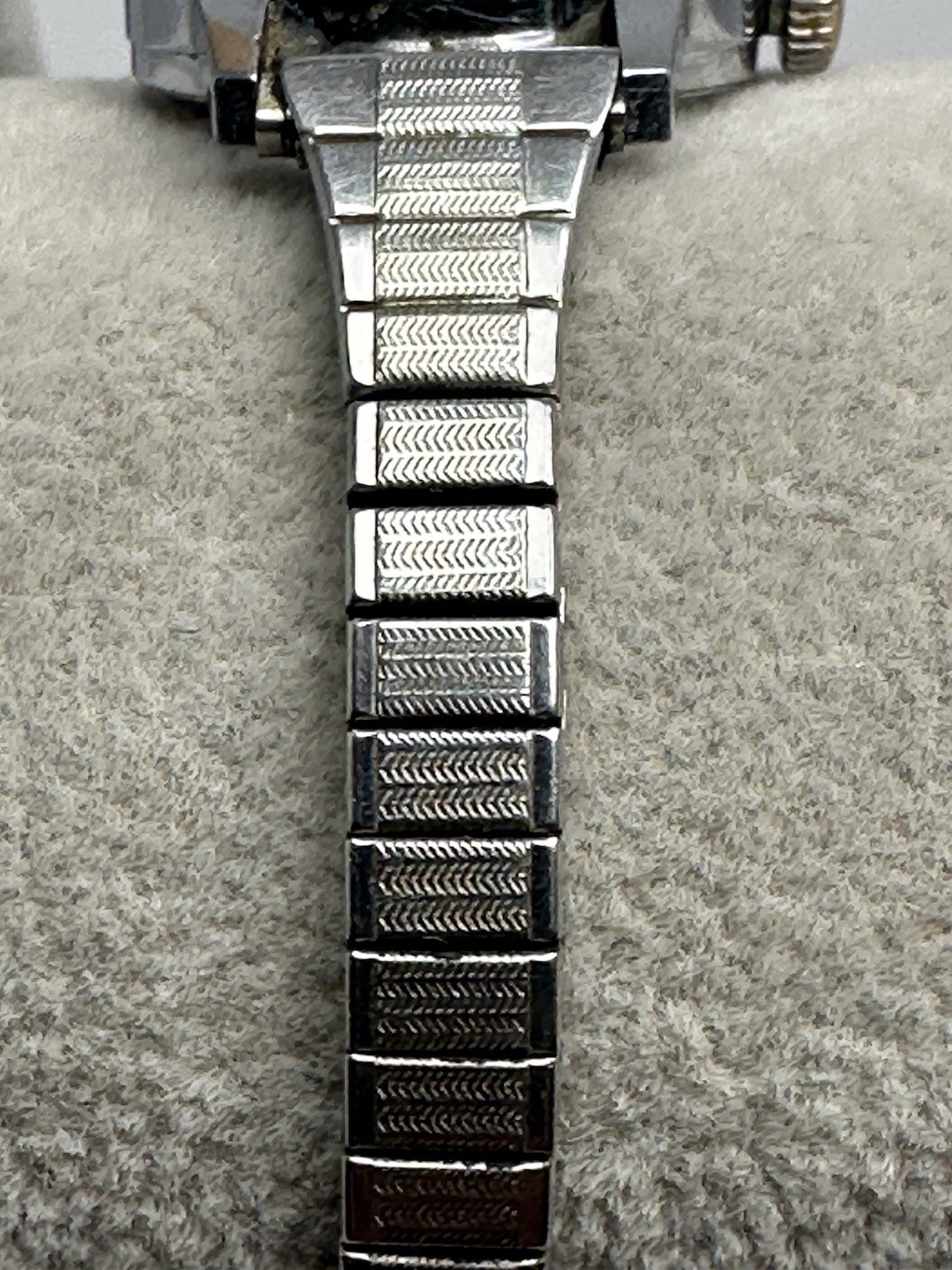 Solow Ladies Watch 17 Jewels Works Manual Wind Incabloc 23MM 5.75″ Stretch G24