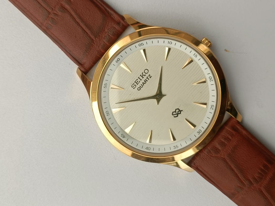Vintage Seiko Quartz Japan Made White Dial Men’s Wrist Watch Looking Good