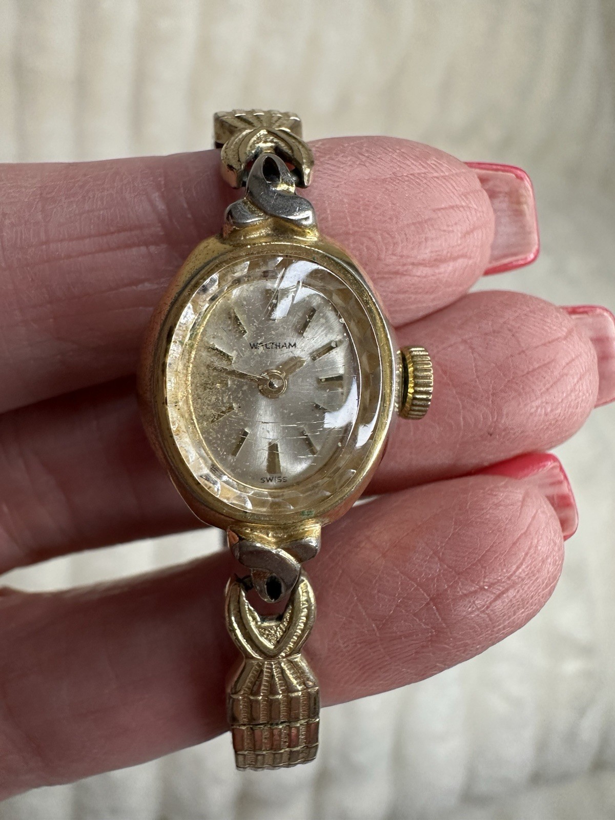 Waltham Women’s Gold Oval Swiss Analog Wristwatch Bracelet Baton Indexes