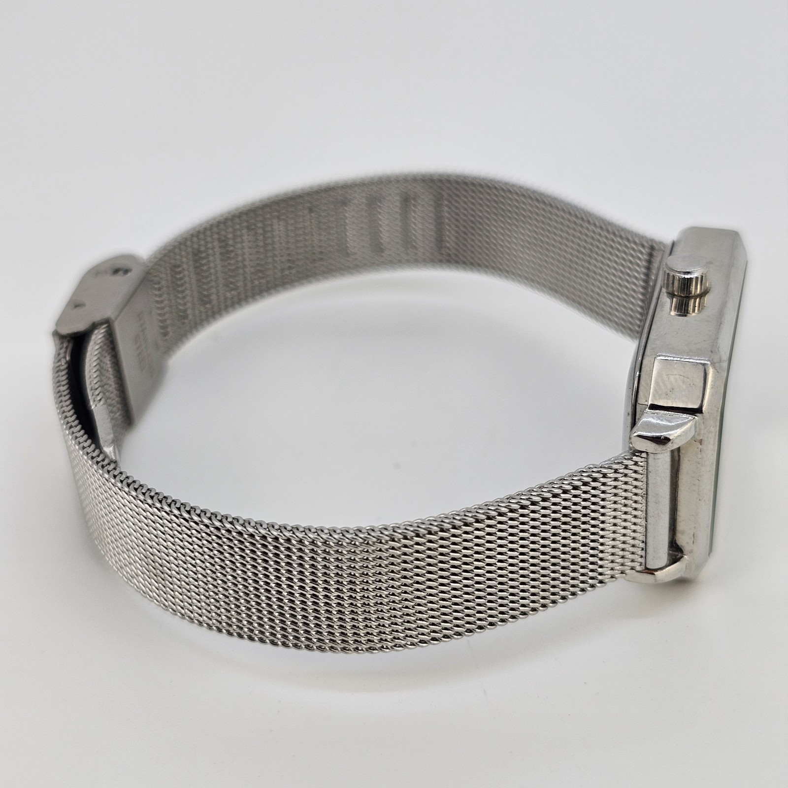 23MM Watch Women Analog Gray Dial Gray Mesh Bands NEW Battery