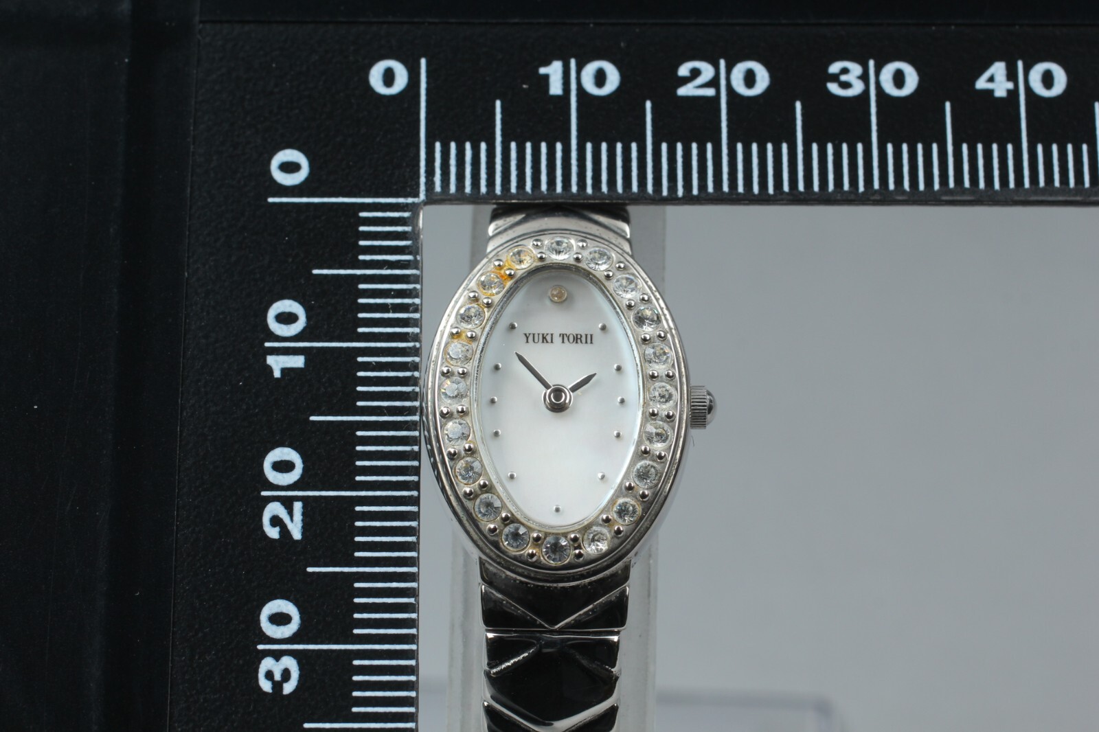 Yuki Torii Noevir U101MN Shell Dial Stone Bezel Silver 18mm QZ Women Watch JAPAN
