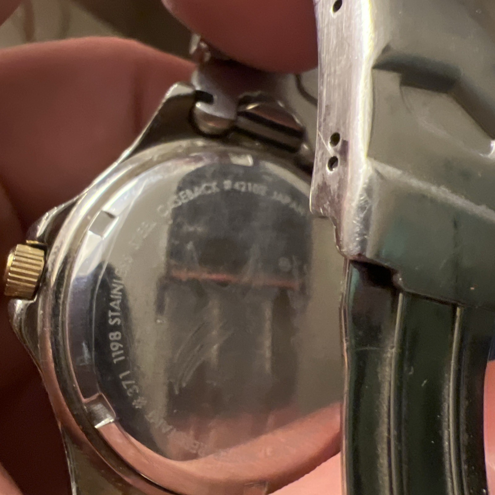 EDDIE BAUER WATCH 42102 GLOWS/ NEW BATTERY 2 TONE WITH DATE/ NICE VINTAGE WATCH