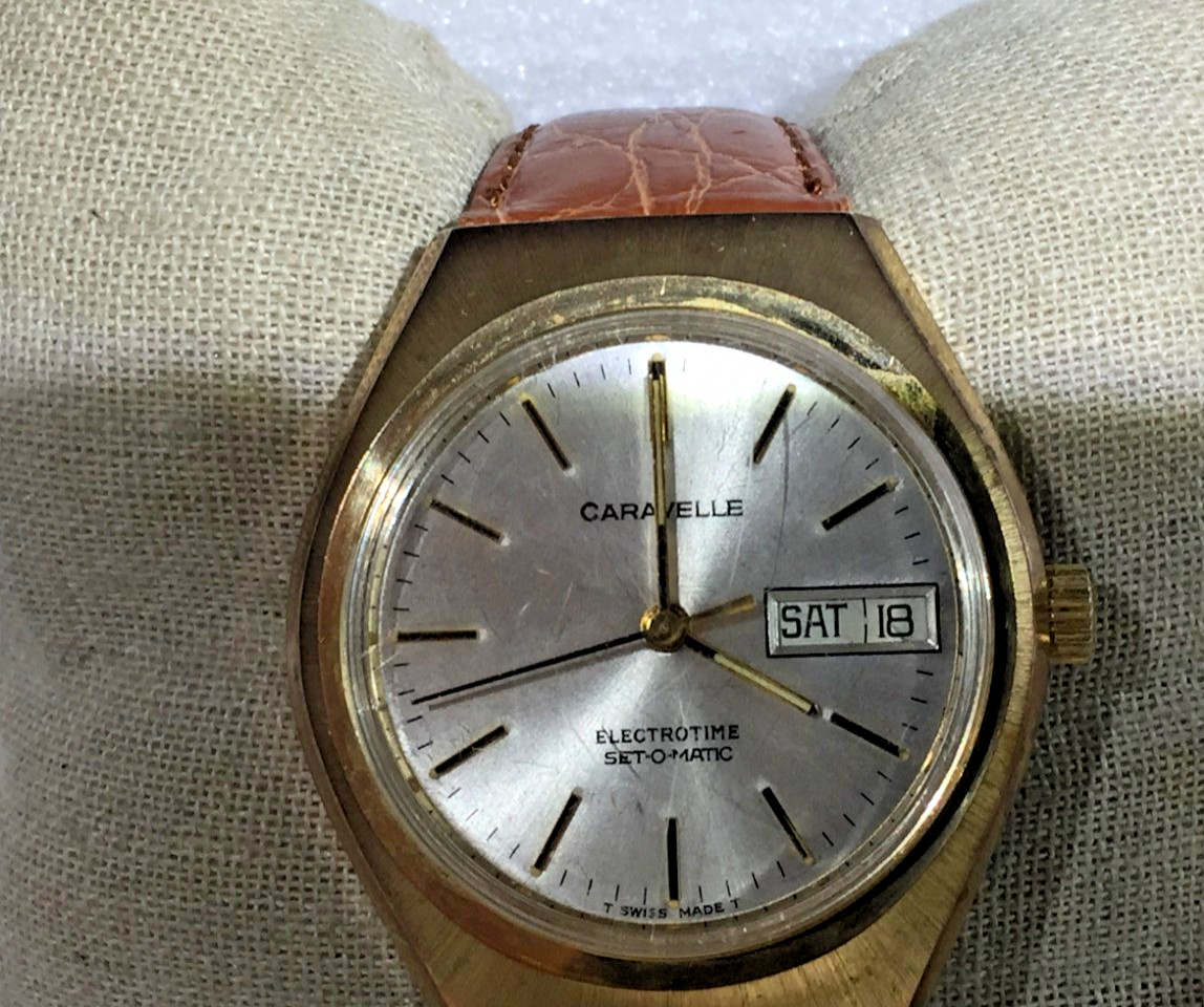 Vtg 1970’s Caravelle Electrotime Day Date Wristwatch Steel & Gold Tone 7J Works