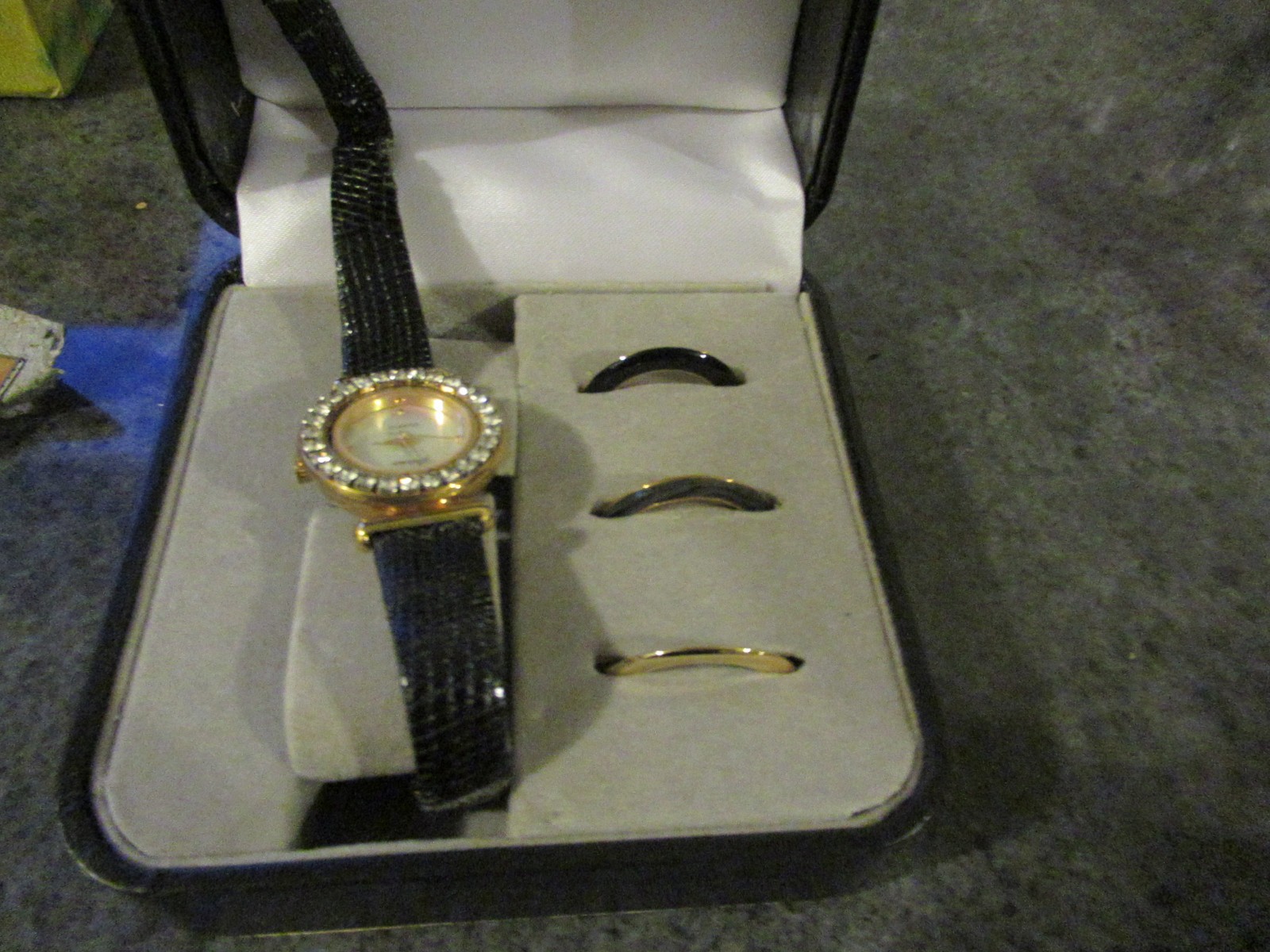 Antonio Ladies Watch Set Gold Tone with Bands Boxed Australia