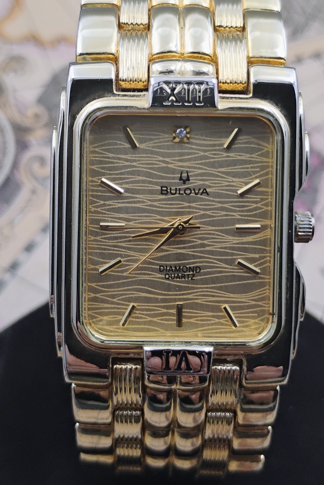 Stunning Vintage Bulova Diamond Quartz Running Mens Watch 3063-5020 AO 18k Gold