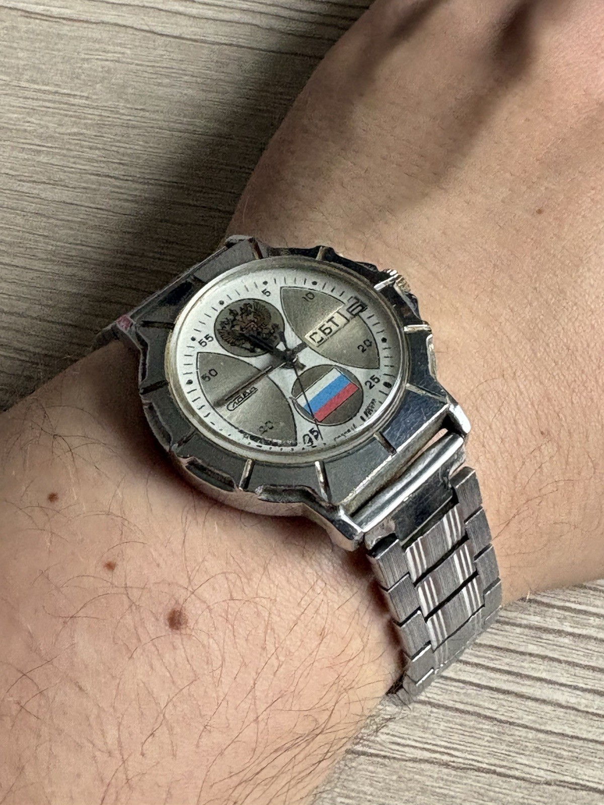 USSR Russian Mechanical Wristwatch Slava Coat Of Arms Russian Federation