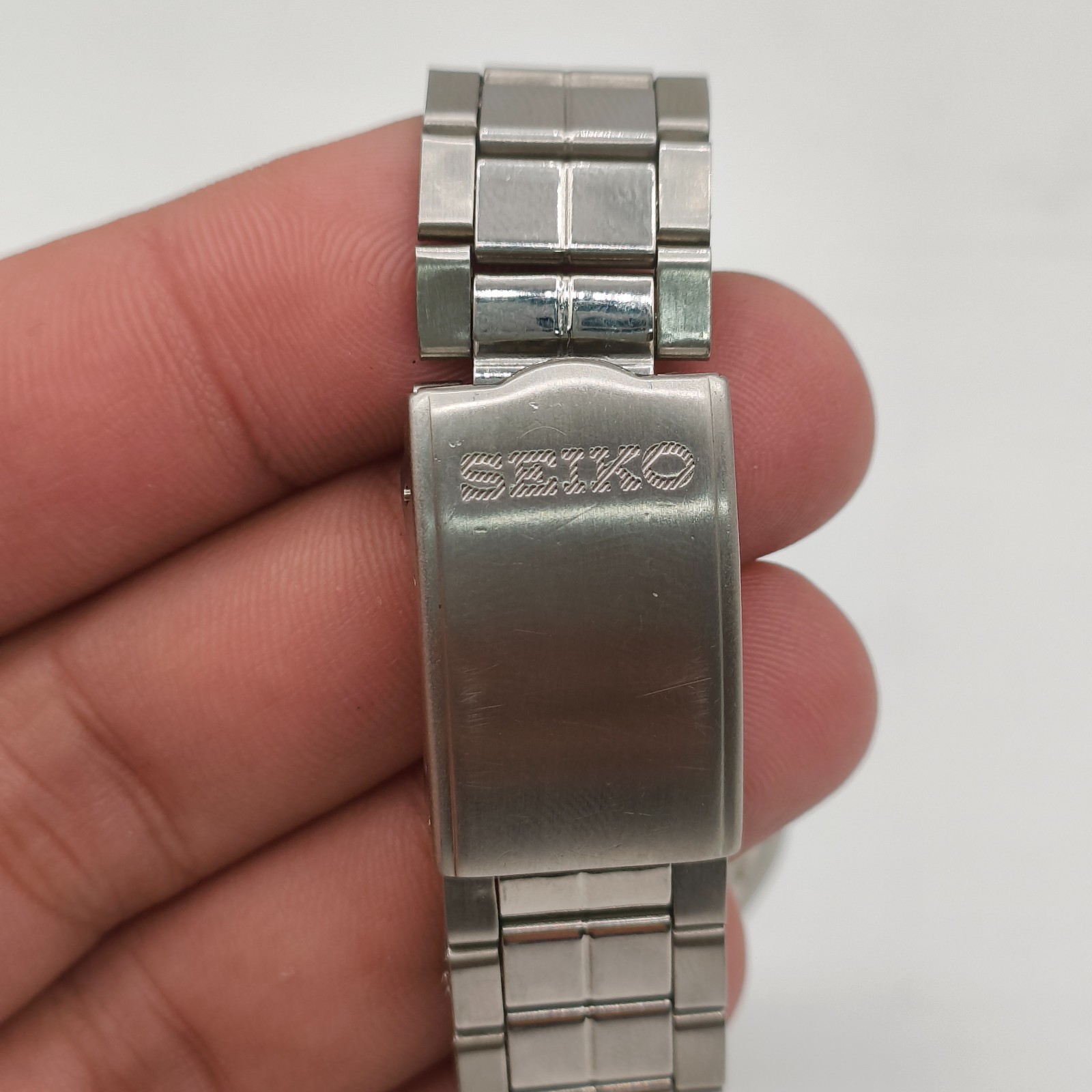 Seiko 5 Arabic Automatic 7009 Men’s Vintage Watch 17 Jewels Yellow Dial – 37mm