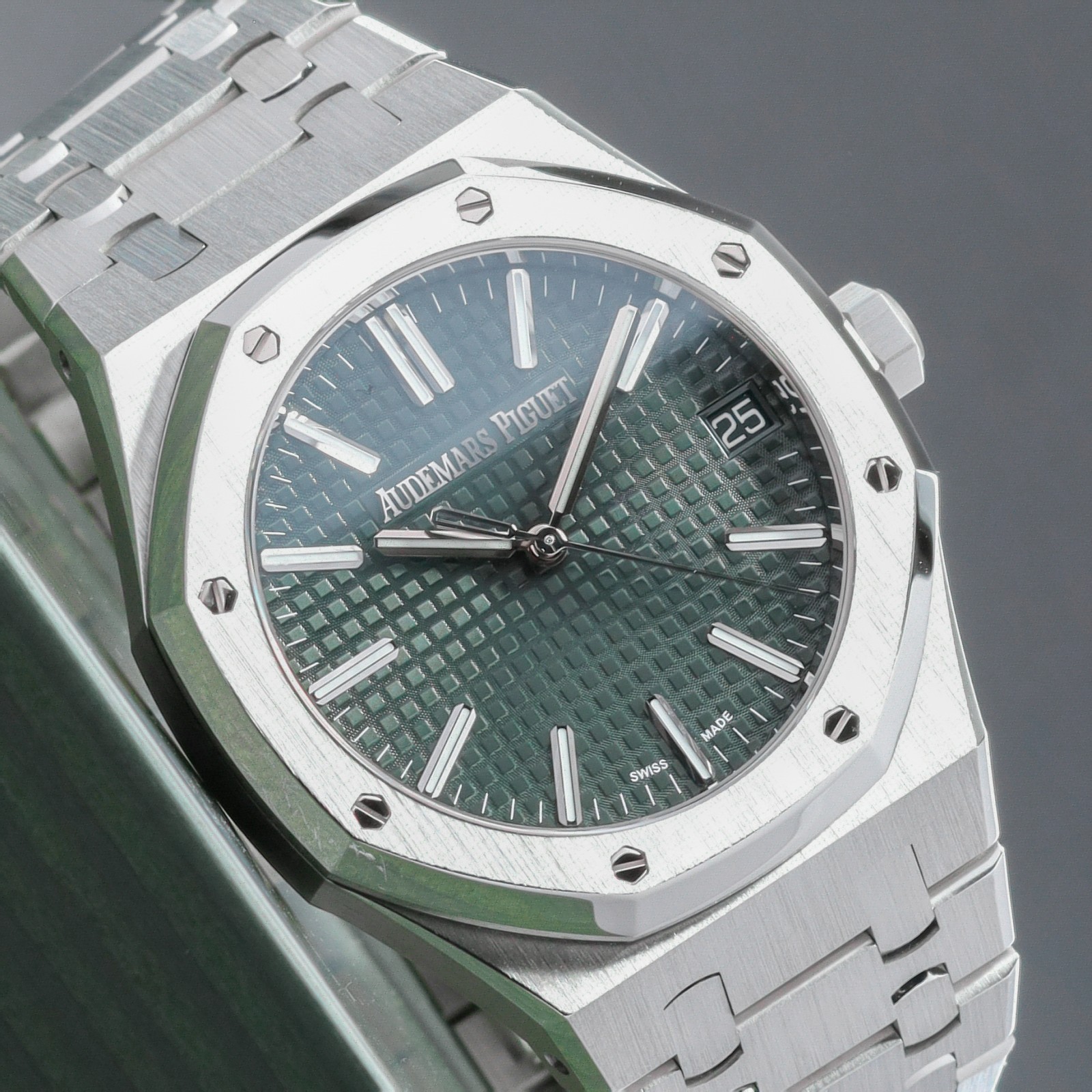 Audemars Piguet Royal Oak 2025 41mm Green Tapisserie Dial Royal Oak 15510ST