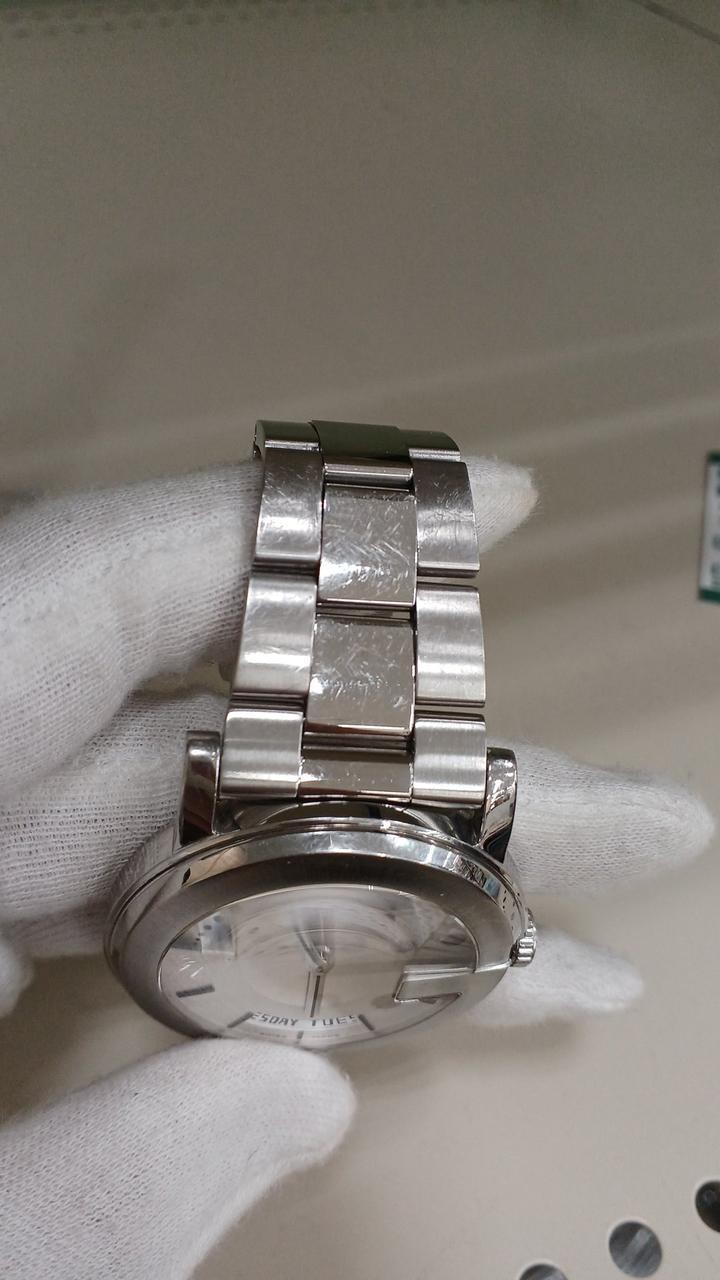 Quartz Model G Round 101M GUCCI