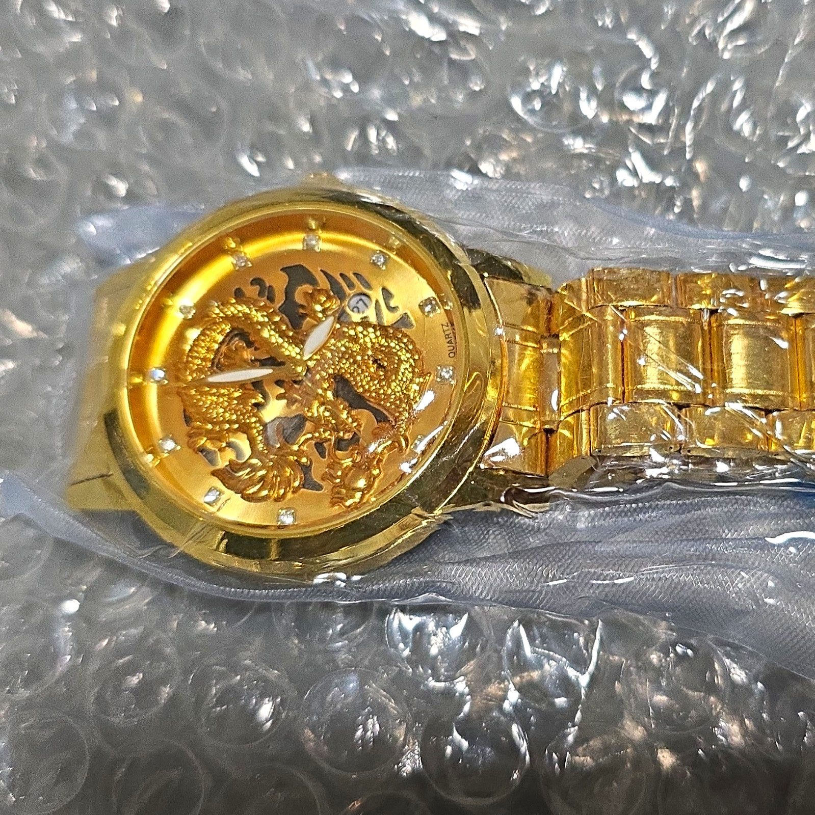 Gold Tone Quartz Analog Dragon Dial Wristwatch Metal Link Bracelet
