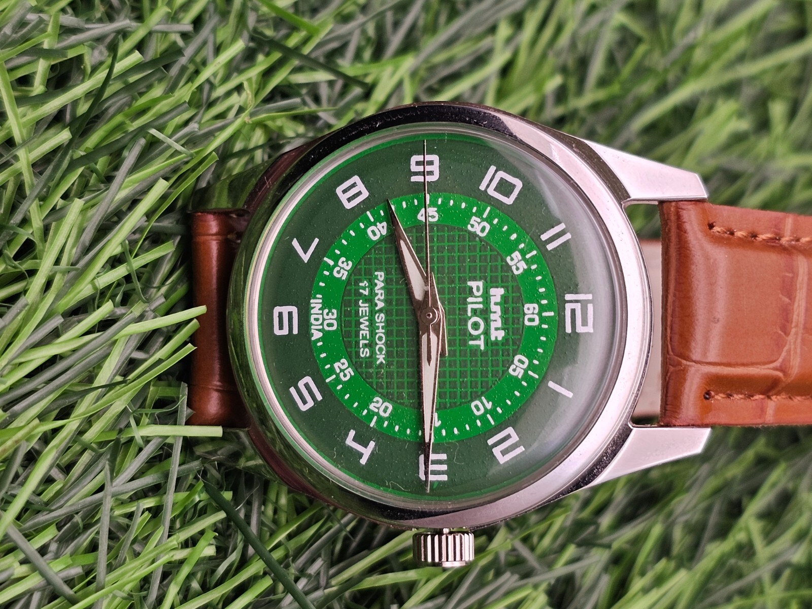 Beautiful Mens HMT Pilot Parashock Mechanical Wind 17J Watch Green Dial