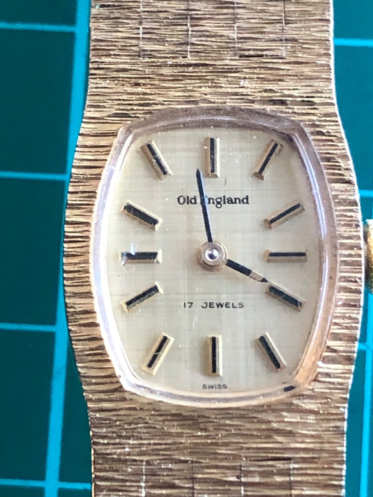 Swiss Made Old England 17 Jewel Vintage Gold Tone Ladies Analogue Watch Working