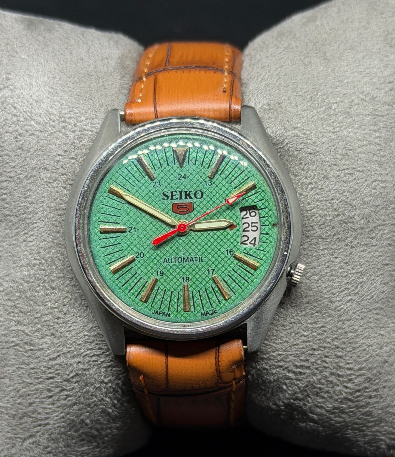 Vintage Seiko 5 Automatic Day/Date Japanese Men’s Wrist Watch