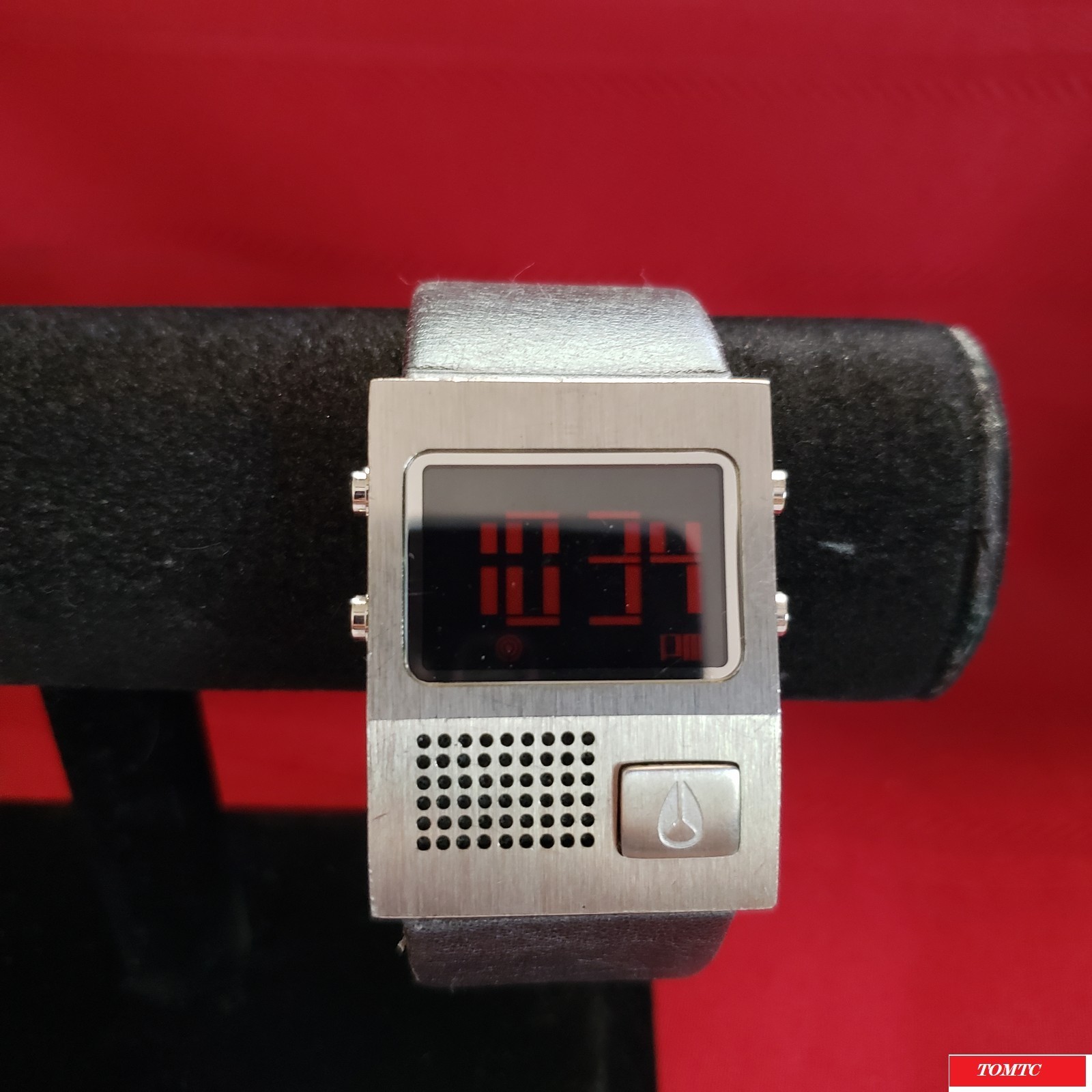 Nixon “The Dork” (Black) China Movement w/ Original Box & Stand & Manual [4C]