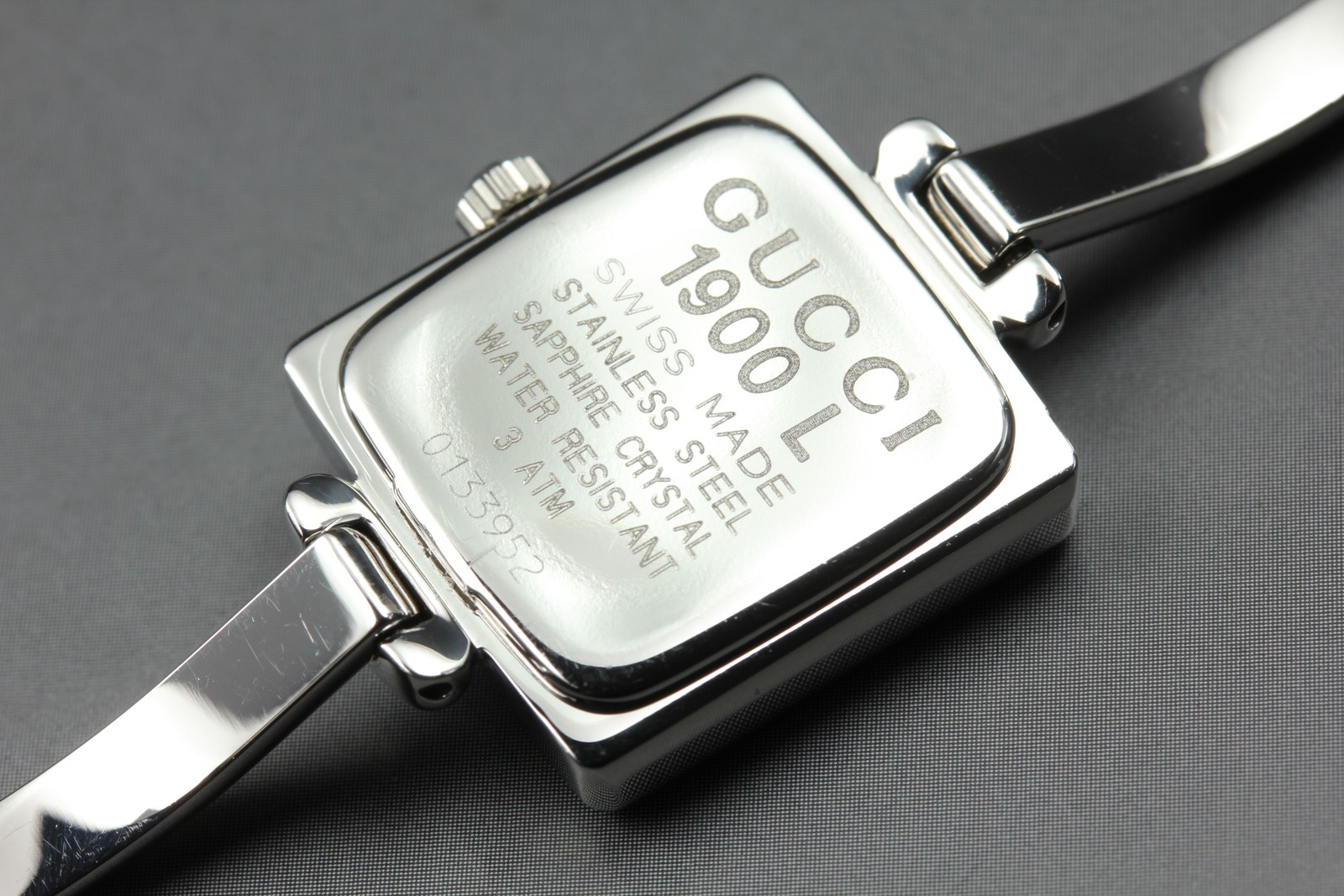 [Near MINT] Vintage Gucci 1900L 20mm Black Silver Bangle Quartz Women’s Watch