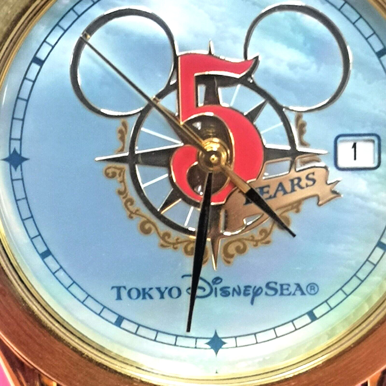 Nice Tokyo Disney Sea 5 years men’s Quartz watch. Come with original box.