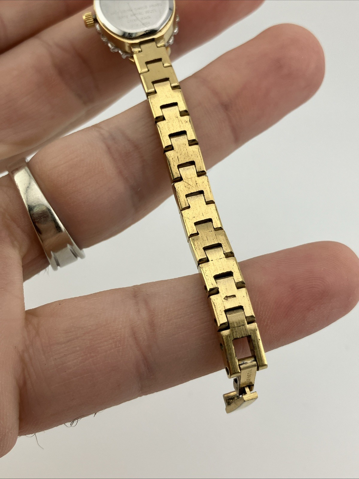 Vtg Austin Lades 17mm Watch Gold Tone Diamond & Ruby Bezel MOP Dial 5.75″ – RUNS