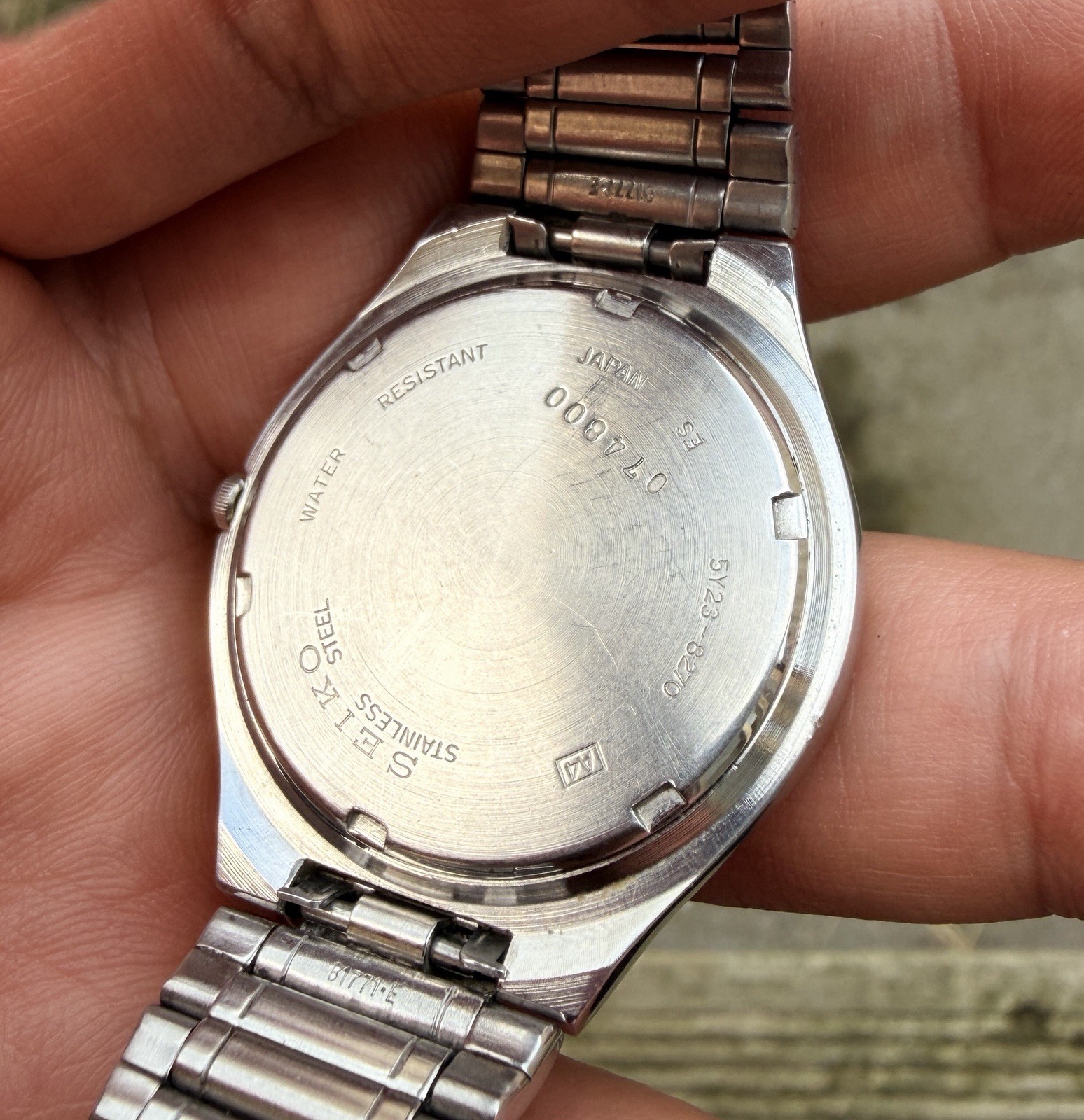 1999 Seiko Quartz SQ 5Y23-8B70 Vintage Day/Date Hobnail Dial