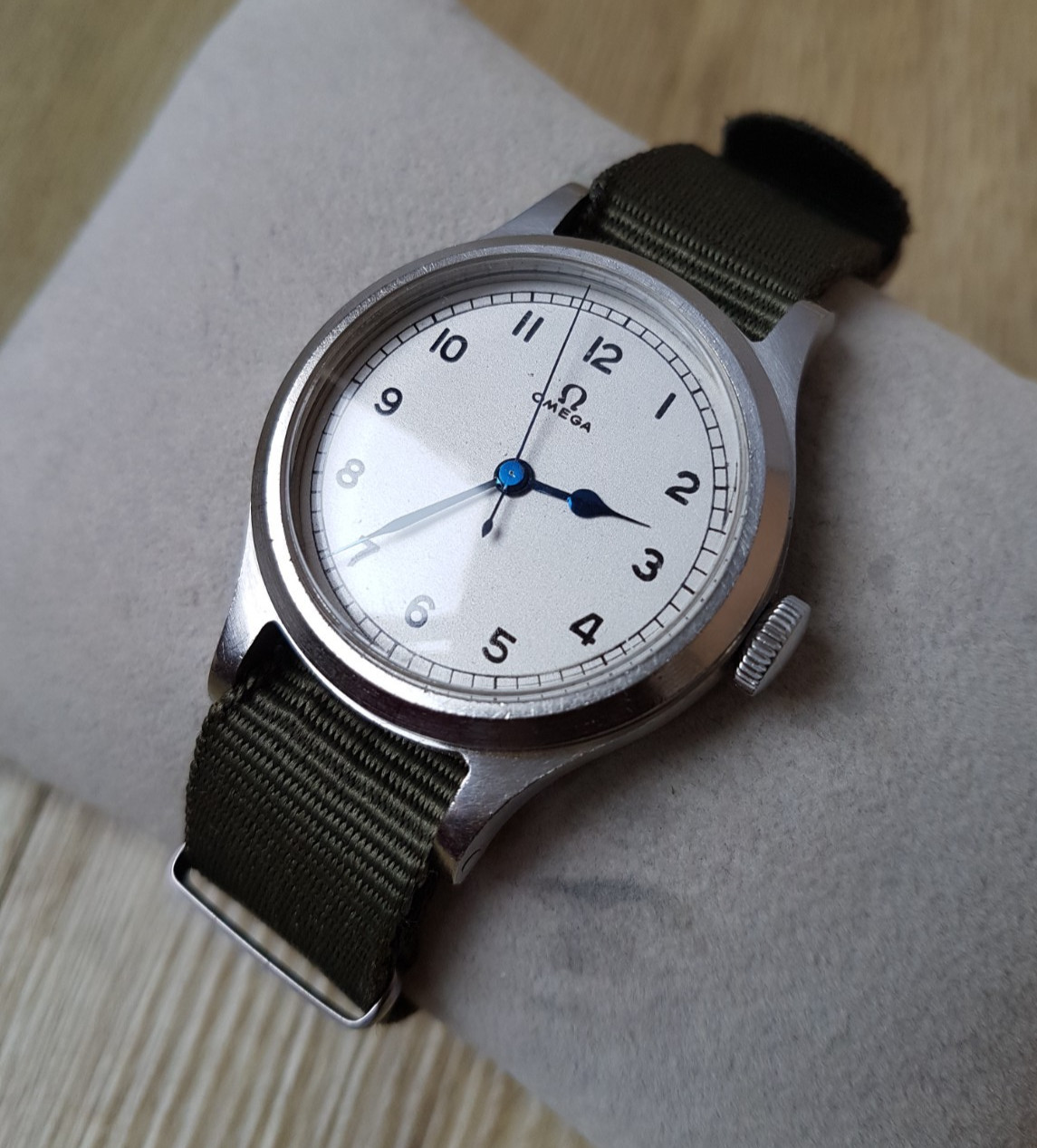 Omega British military Air Ministry 6B/159 RAF watch 56, issued Pilot watch