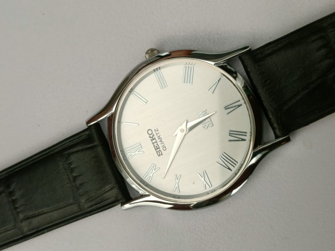 Vintage Seiko Quartz Japan Made White Dial Men’s Wrist Watch Looking Good