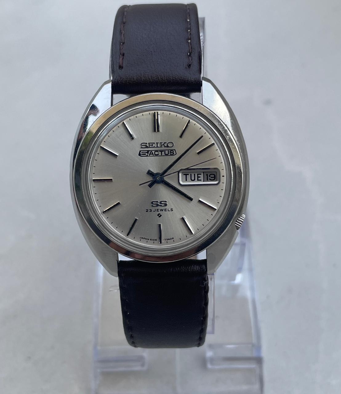 Seiko 5 Actus 6106-7003 Sunburst Silver Dial SS 23 Jewels Day Date Runs Great