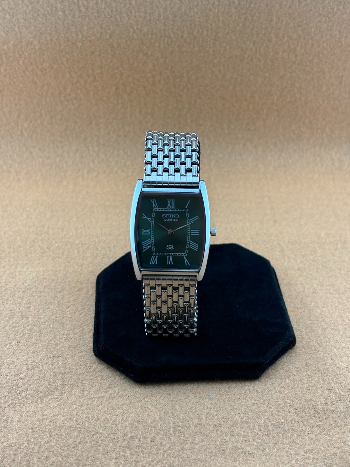 GREEN DIAL Vintage Seiko Slim Quartz Men’s barrel Wrist Watch