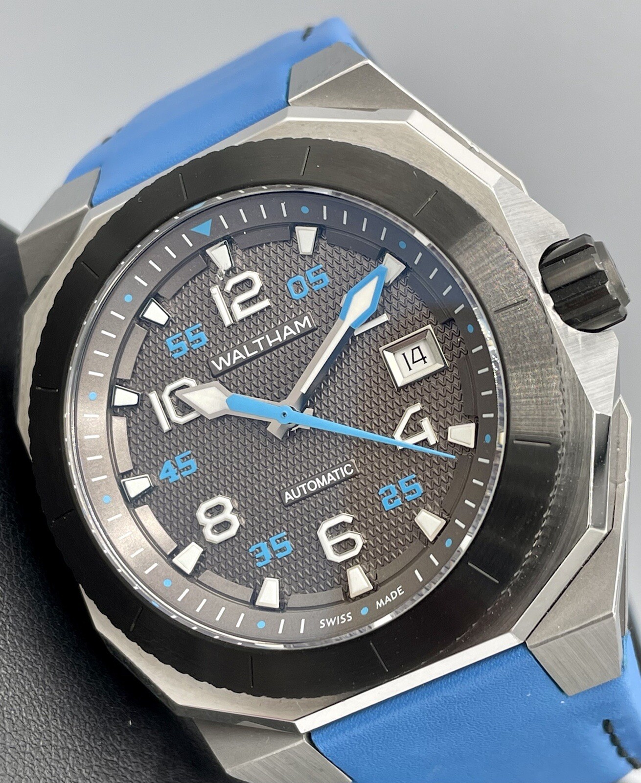 Waltham AeroNaval AN-01 Swiss Automatic 43mm Stainless Steel Black Hobnail Dial