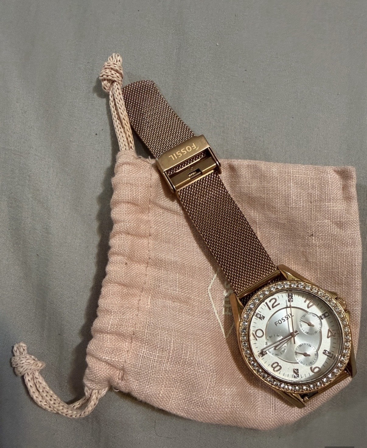 Fossil Women’s Wristwatch White/Silver Dial Rose Gold Mesh Band Read