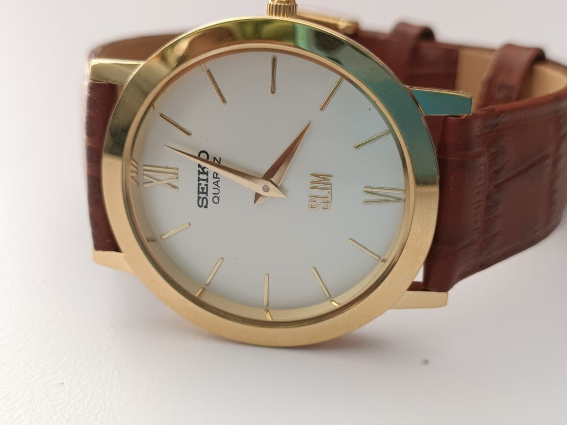 Vintage Seiko Quartz Japan Made White Dial Men’s Wrist Watch Looking Good
