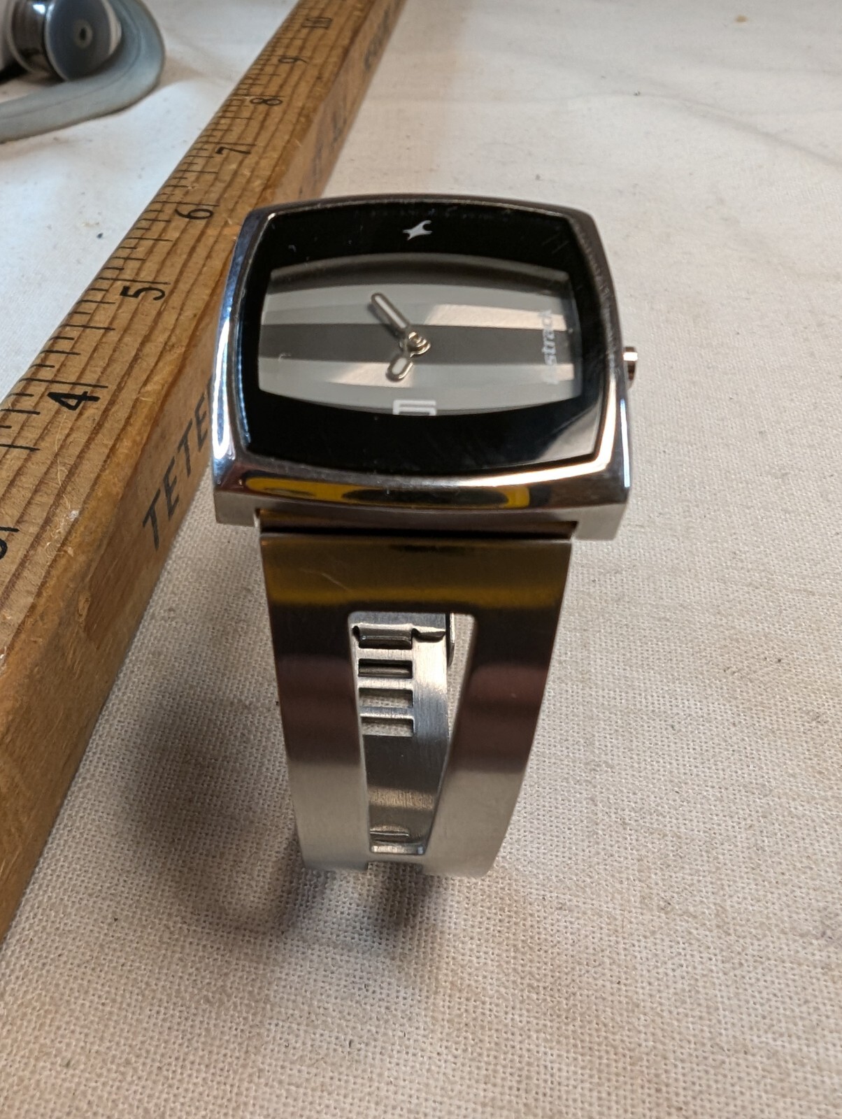 Ladies Stainless Bangle FasTrack By Titan India Quartz – Fresh Battery