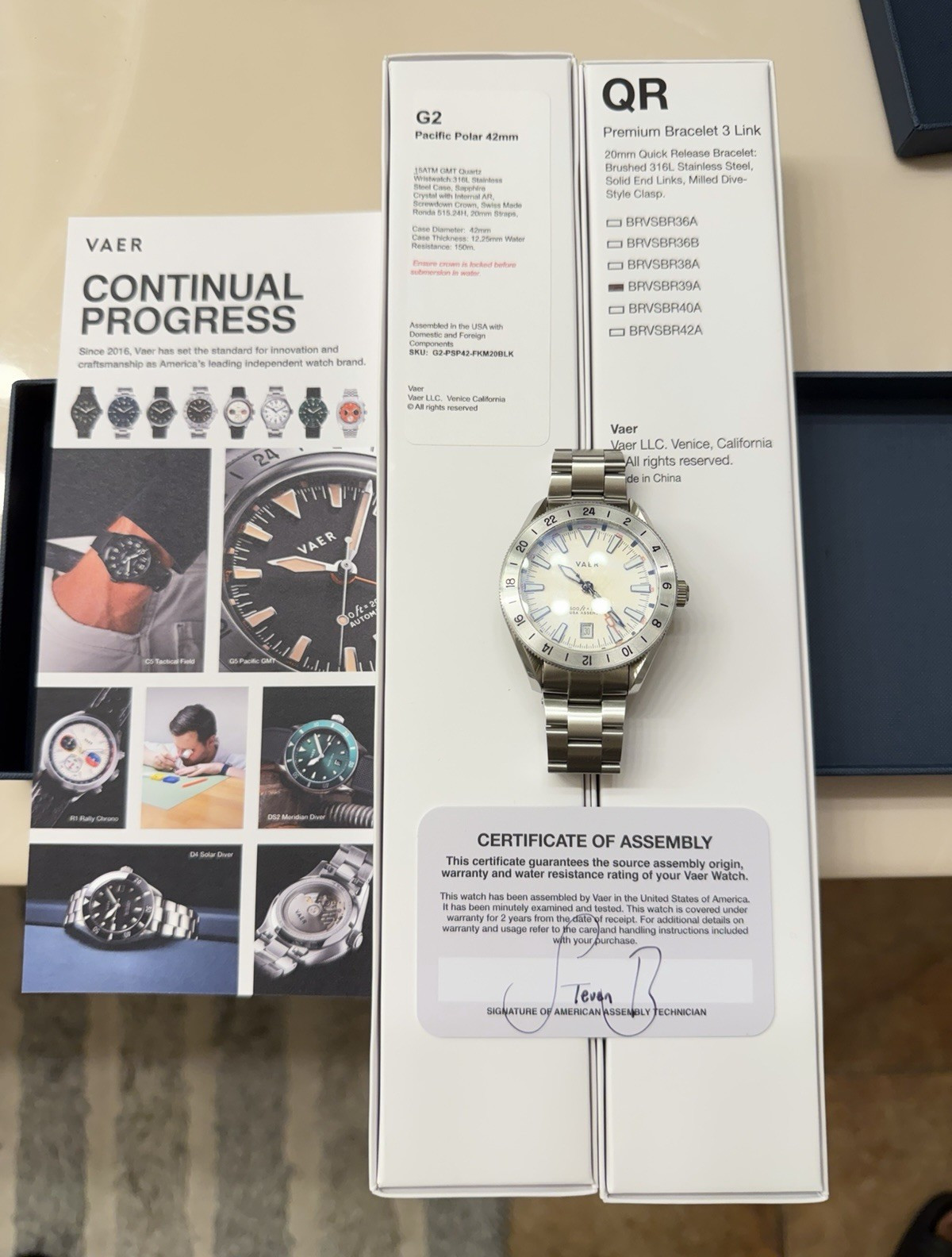 Vaer G2 Pacific Polar 42mm Quartz White Dial SS Bracelet 150m Box Papers