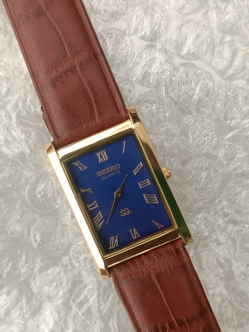 Vintage Seiko Quartz Japan Made Blue Dial Men’s Wrist Watch Looking Good
